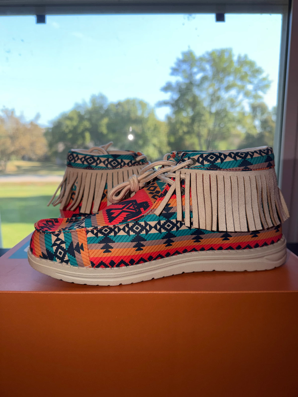 Women’s Mid-rise Shoe